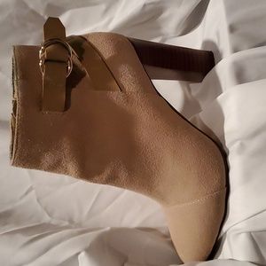 White House Black Market ankle boots. Camel suede. Size 7